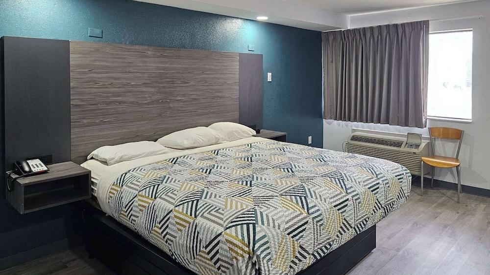 Motel 6 Memphis, TN - Graceland photo 5