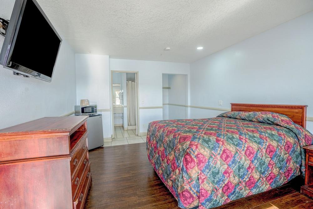 Day&Night Inn photo 12
