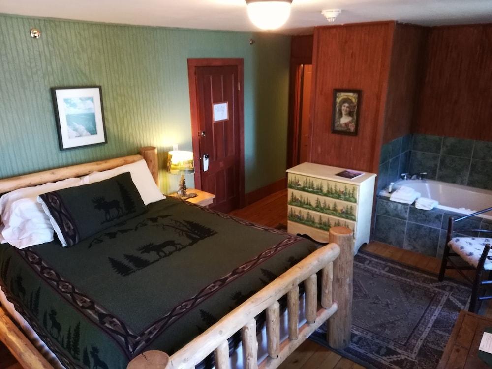 The Woods Inn photo 12