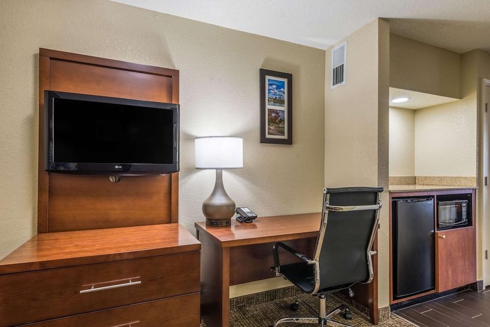 Comfort Inn & Suites Dayton North photo 25