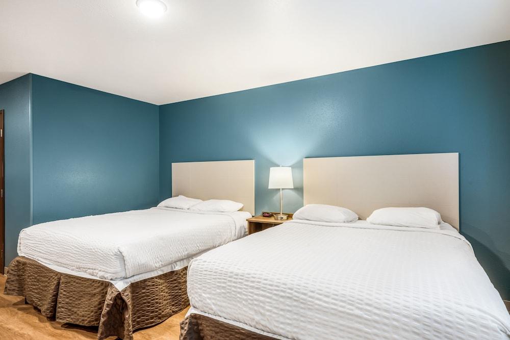 WoodSpring Suites Chicago Addison photo 7