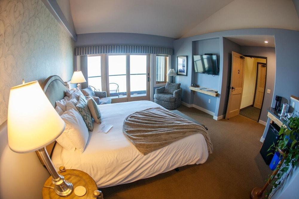 Blue Wave Inn photo 36