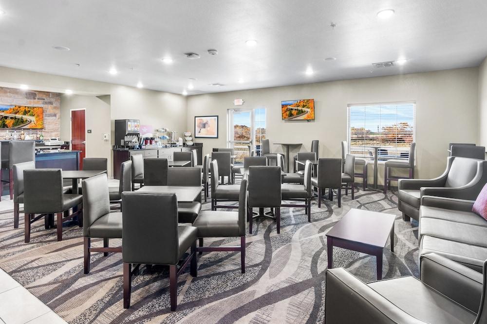 Cobblestone Hotel & Suites - Eaton photo 7