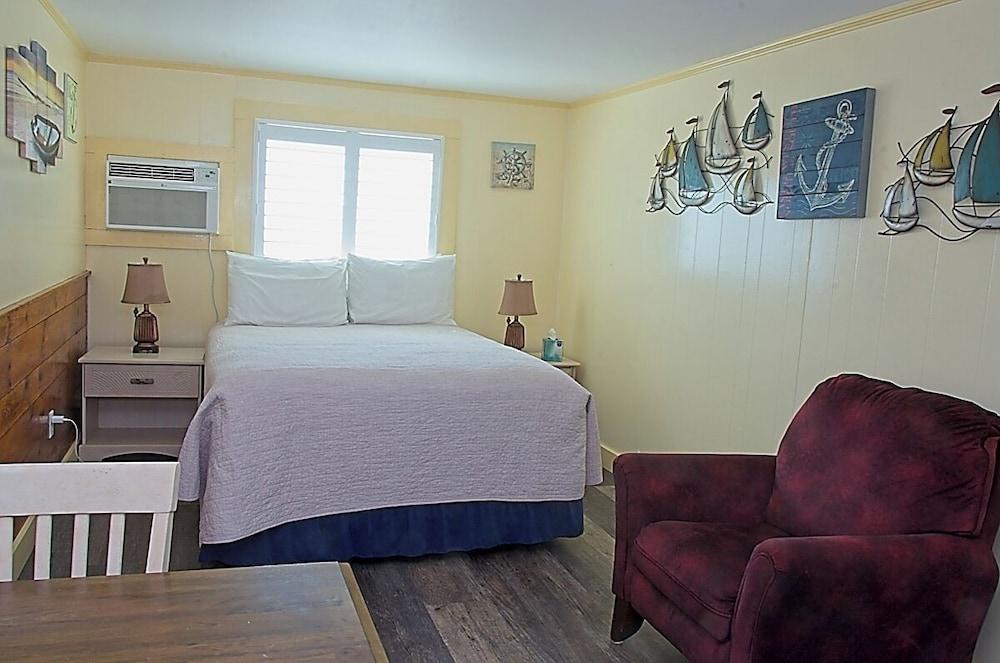 Vineyard Harbor Motel - Private Beach photo 9
