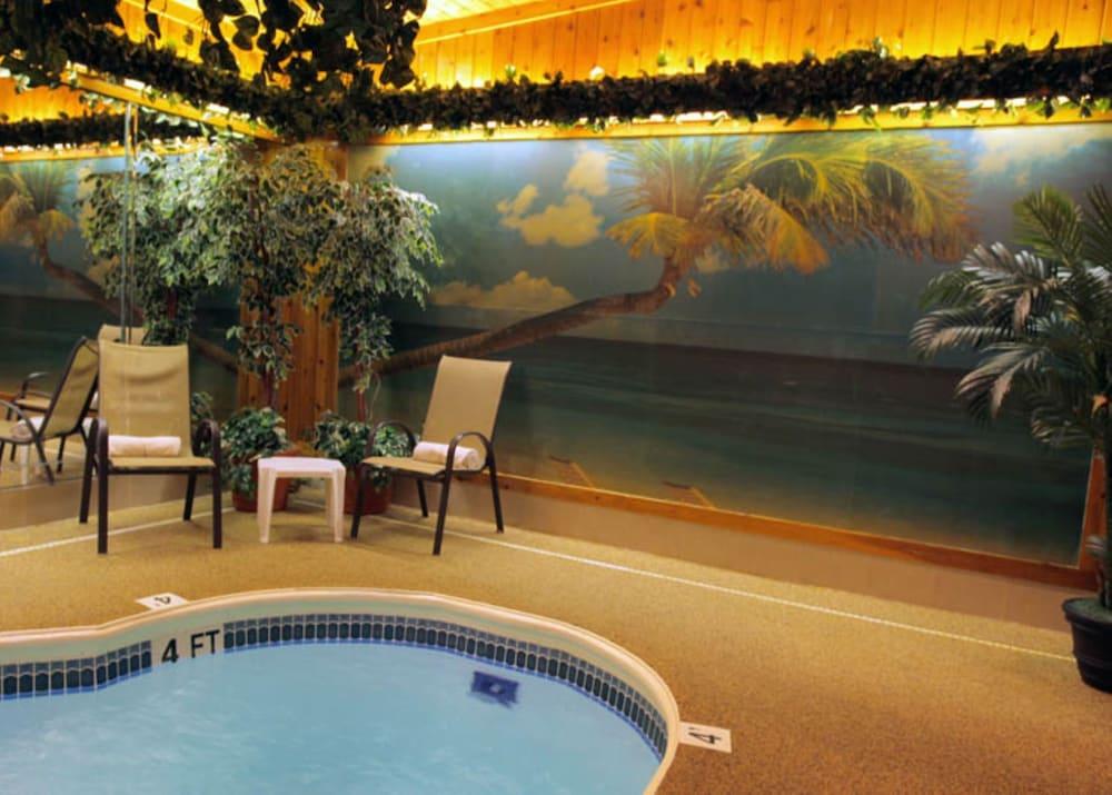 Sybaris Pool Suites Indianapolis photo 26