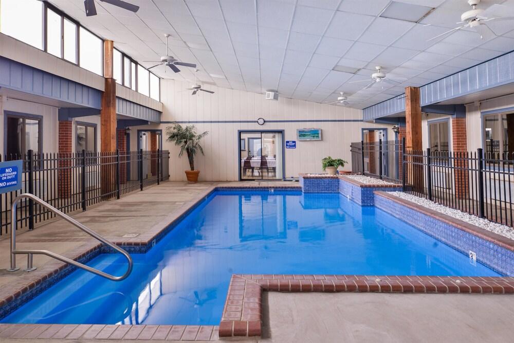 Americas Best Value Inn Ellsworth photo 12