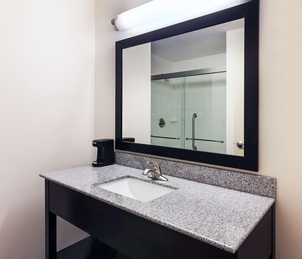 Hampton Inn Marion photo 13