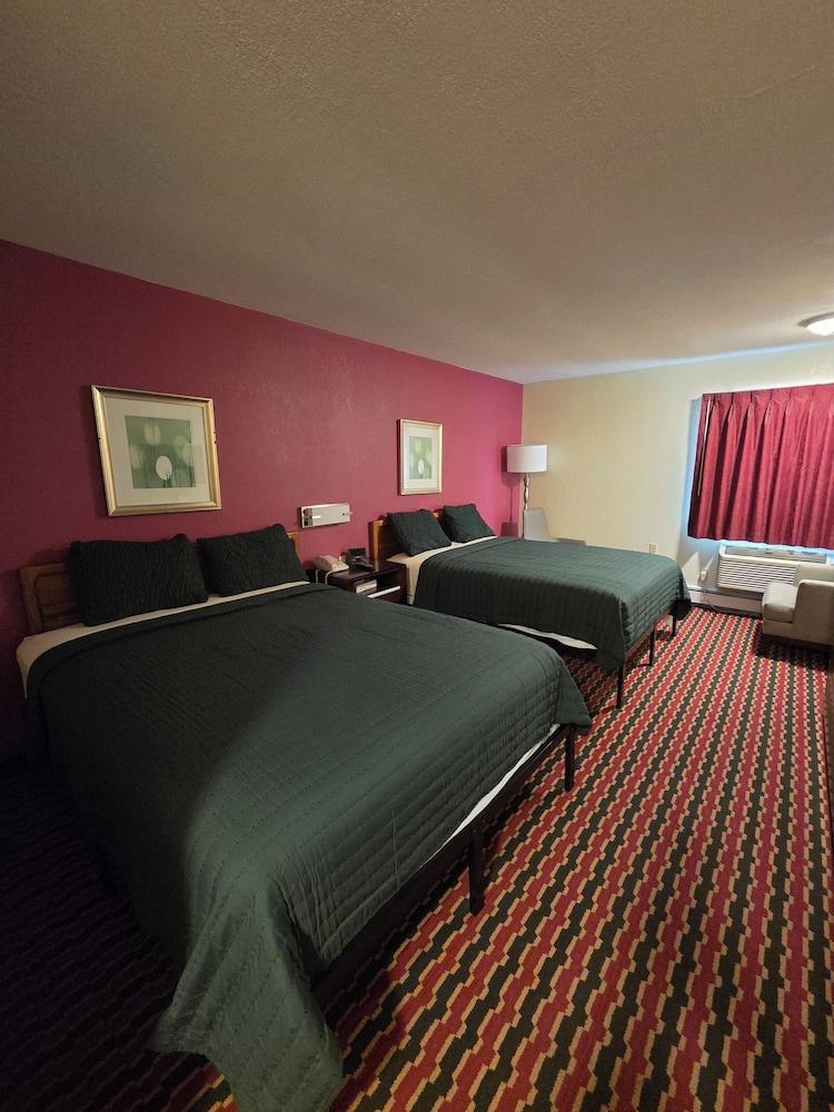 Chesaning Inn & Suites photo 12