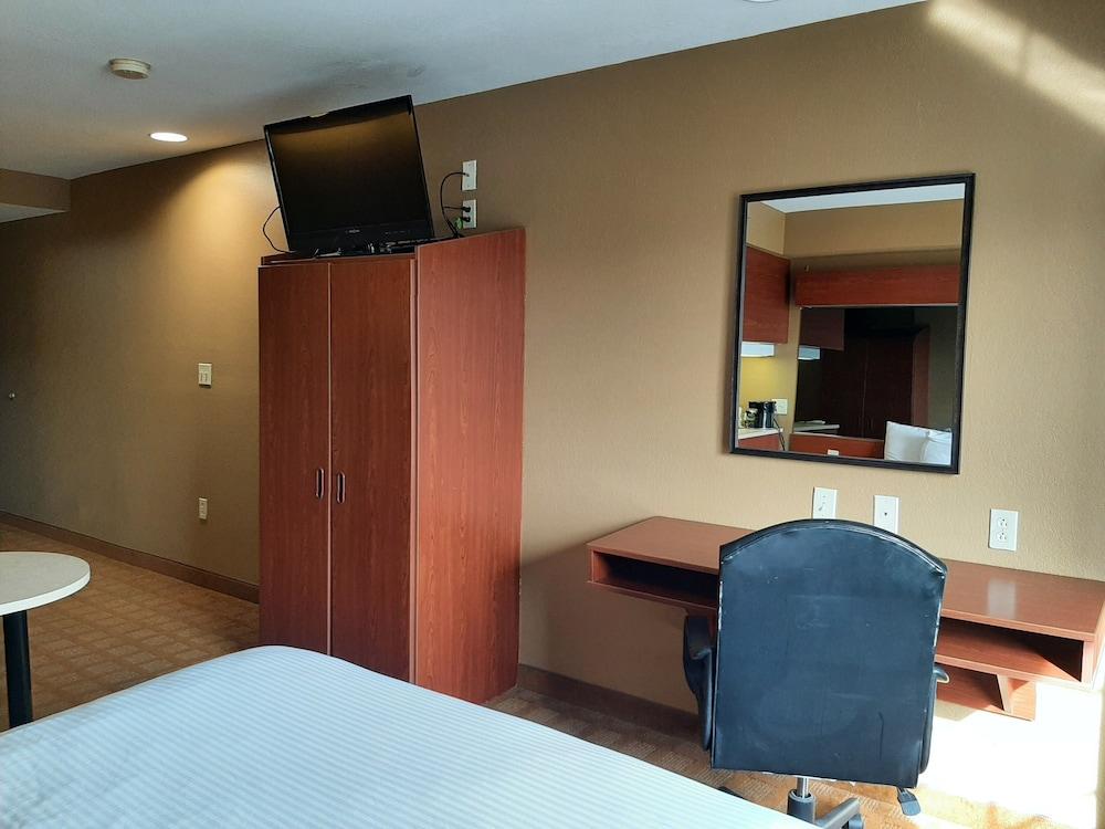 Starkville Inn & Suites photo 20