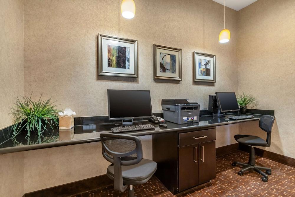 Best Western Plus Lytle Inn & Suites photo 33