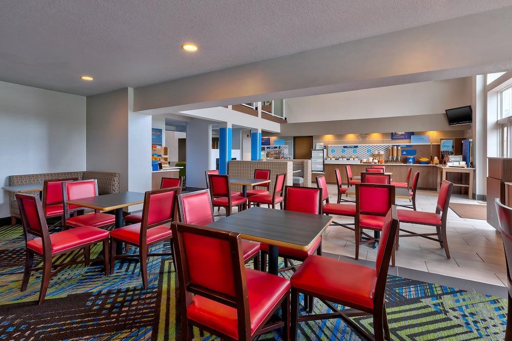 Holiday Inn Express & Suites Petoskey by IHG photo 25