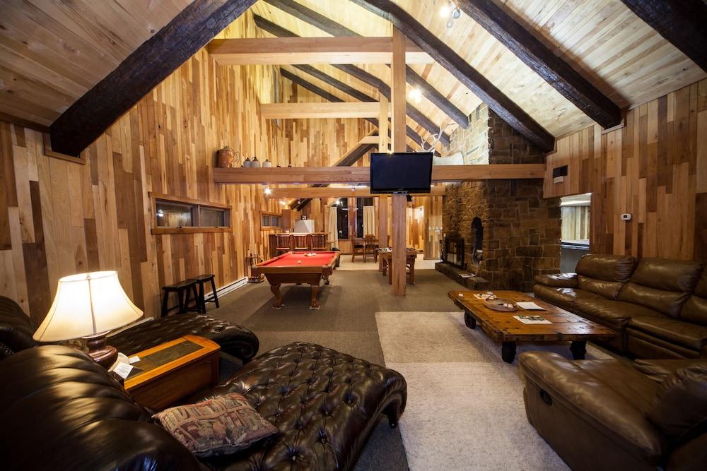 Log Cabin Lodge & Suites photo 7