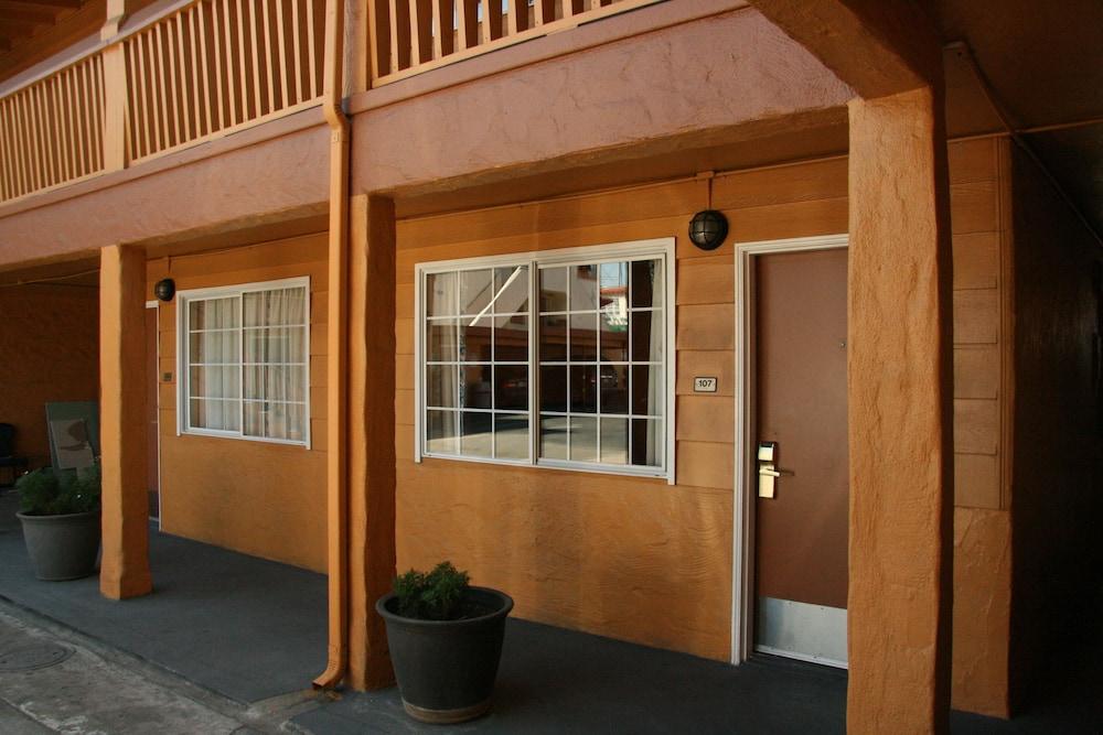 Navajo Lodge photo 17