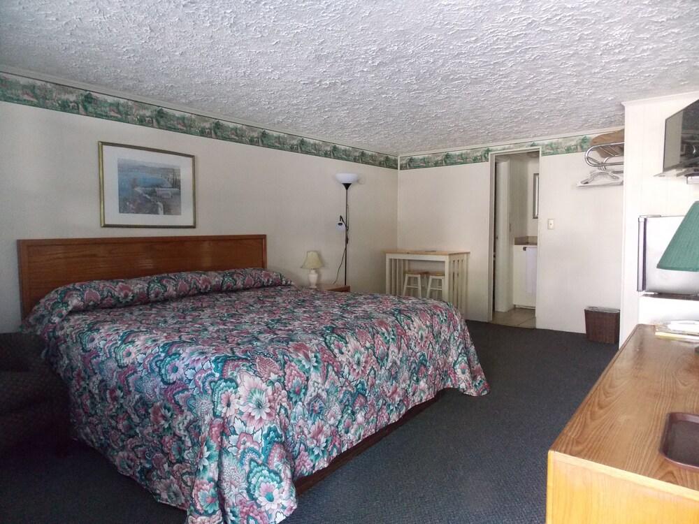 Clarketon Motel photo 32