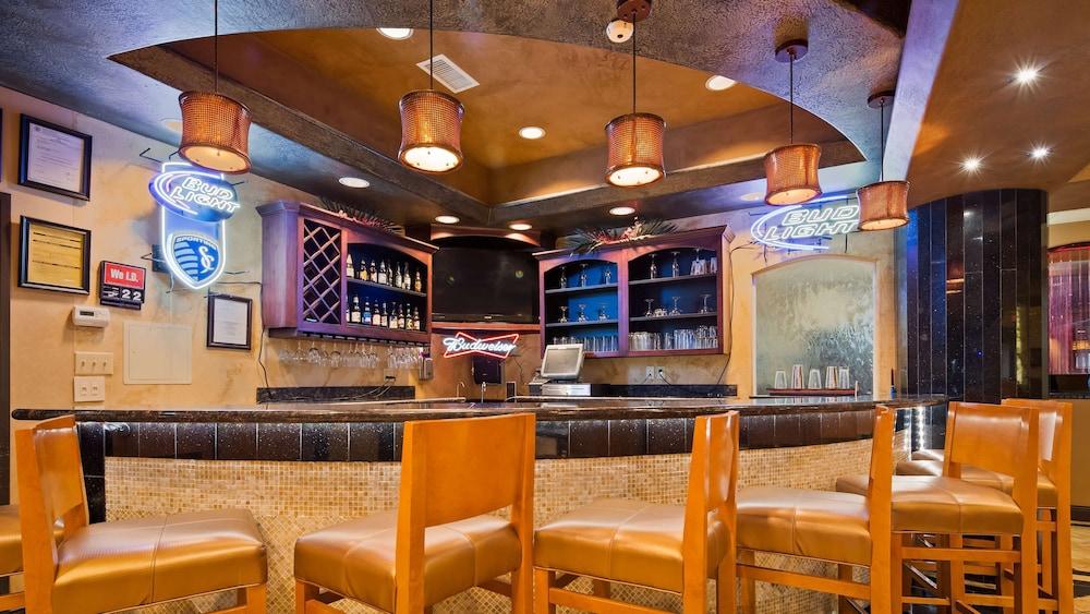 Best Western Plus KC Speedway Inn & Suites photo 13