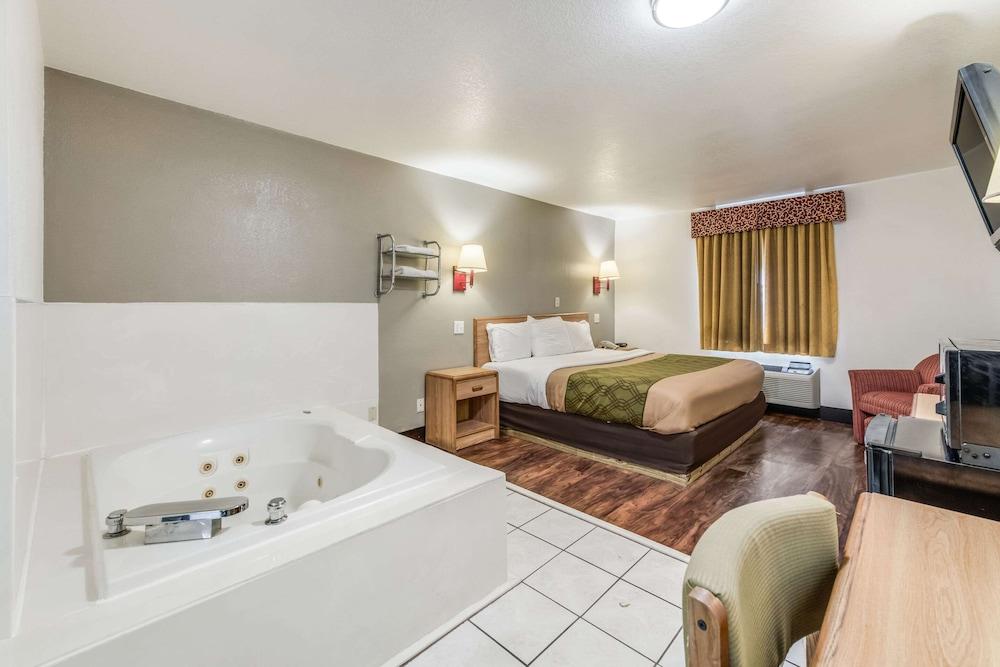 Econo Lodge Truman Inn photo 24