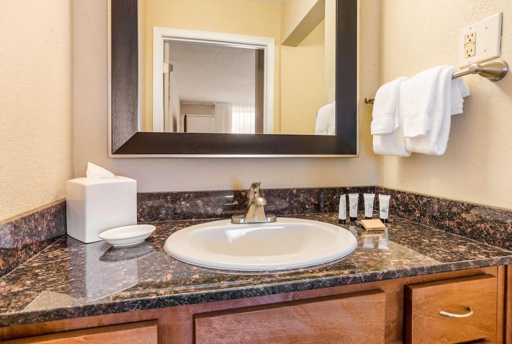 Red Lion Inn & Suites Branson photo 26