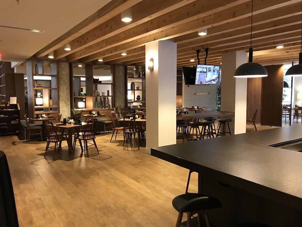 DoubleTree by Hilton Atlanta Windy Hill Ballpark photo 9