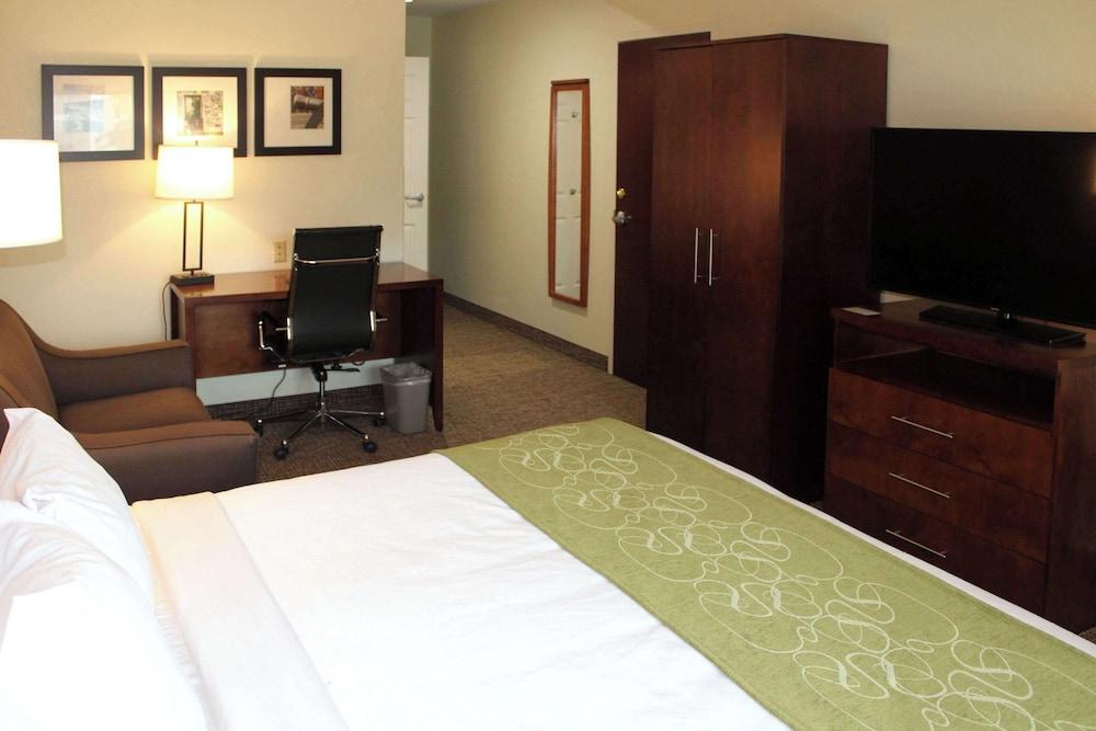 Holiday Inn Express & Suites Leesburg - Historic District by IHG photo 13