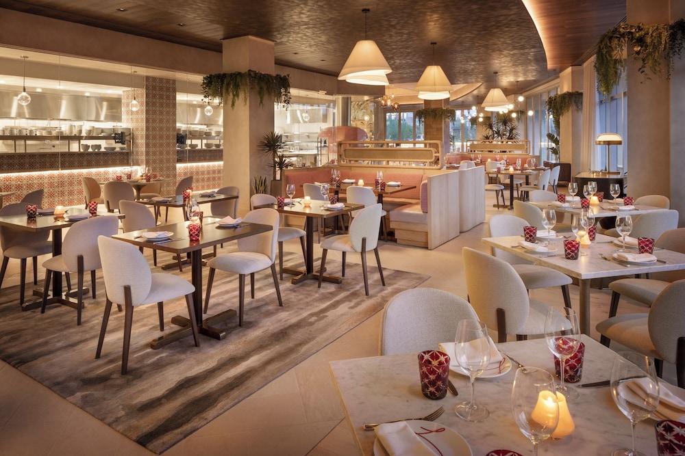 Caesars Republic Scottsdale, a Hilton Hotel photo 81