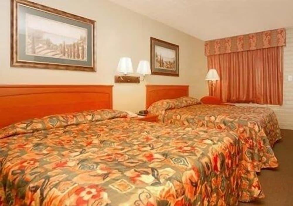 Econo Lodge Downtown photo 12