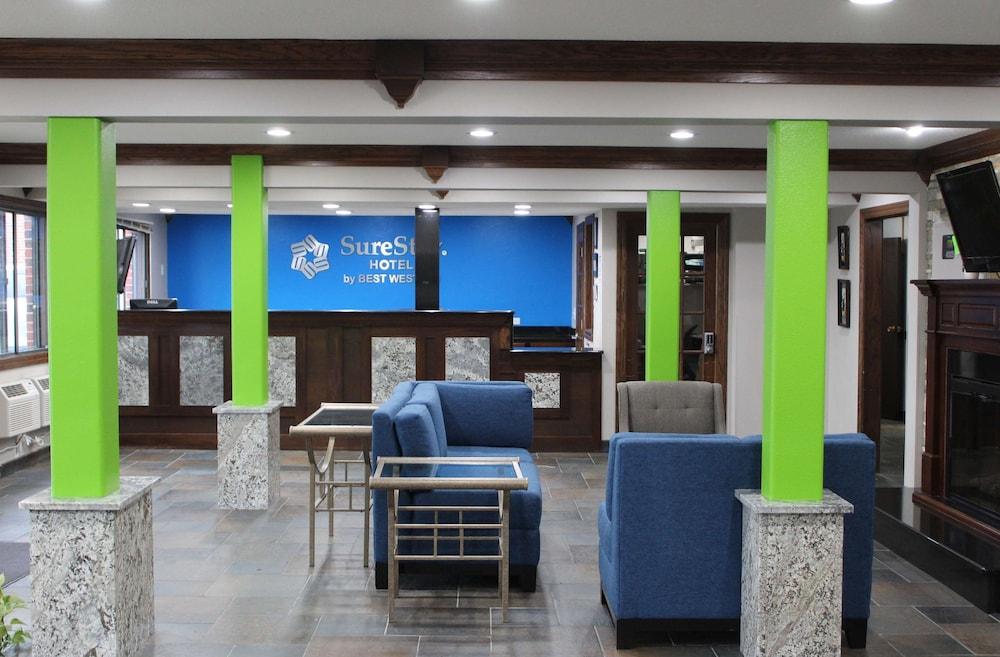 Ramada by Wyndham Cedar Rapids South photo 2