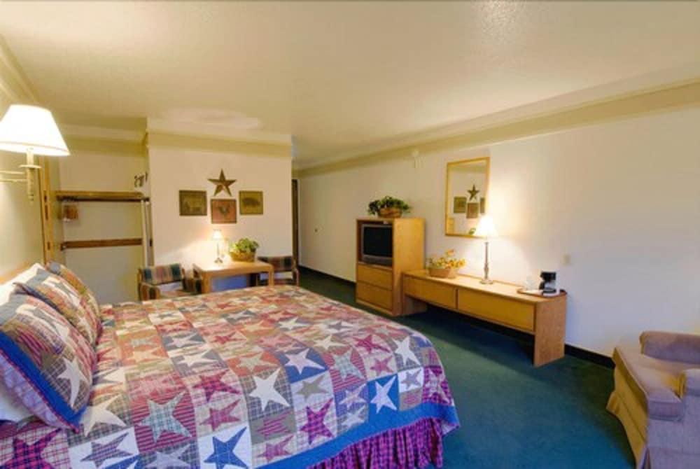 Covered Wagon Motel photo 52