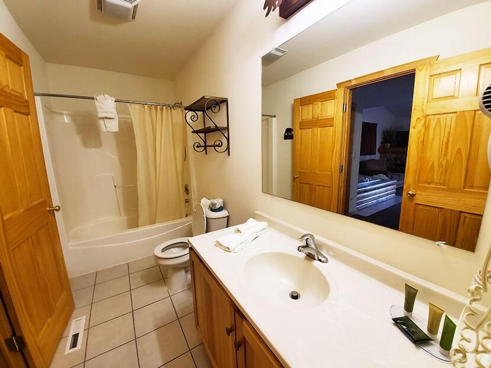 Grand Bear Resort at Starved Rock photo 22