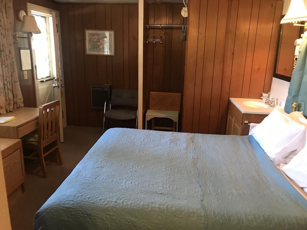 Chamber Lane Motel photo 18