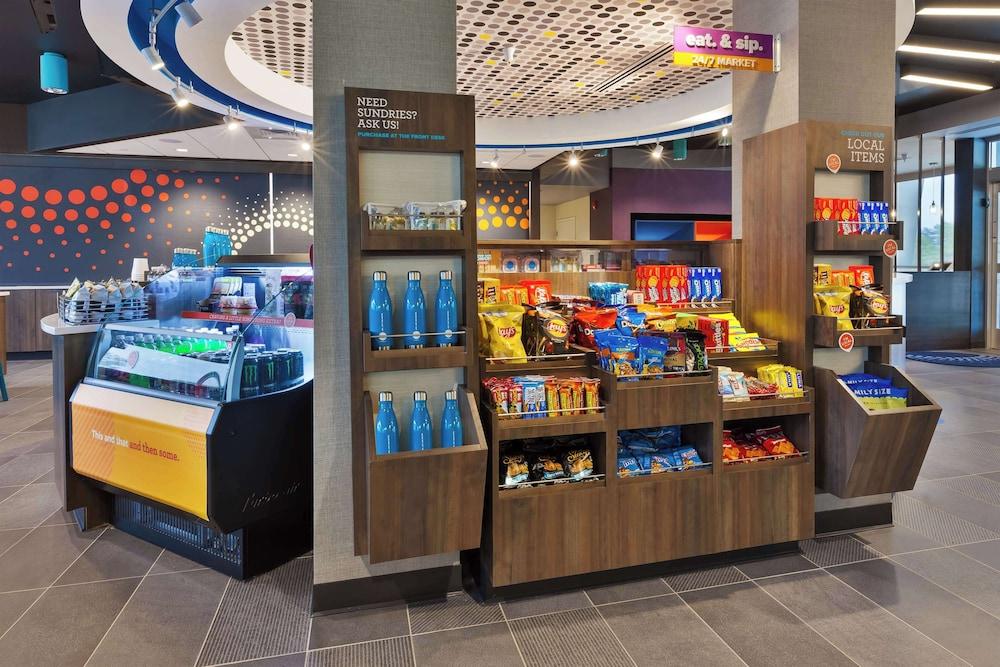 Tru By Hilton Comstock Park Grand Rapids photo 32