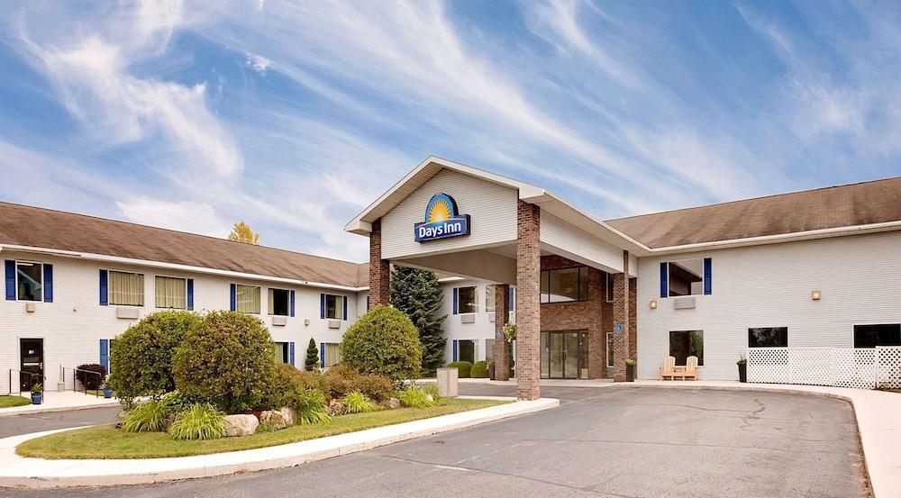Days Inn by Wyndham Cadillac — hotel in Cadillac