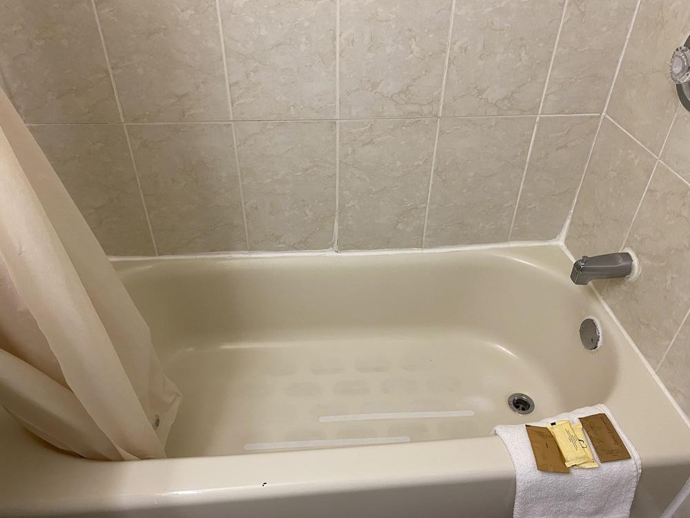 Red Carpet Inn & Suites photo 64