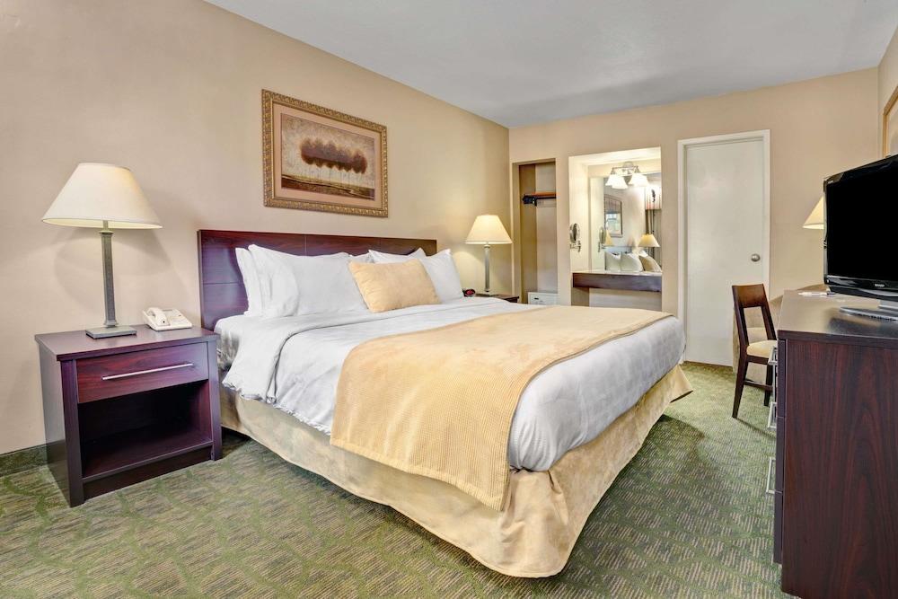 Travelodge by Wyndham Presidio San Francisco photo 41