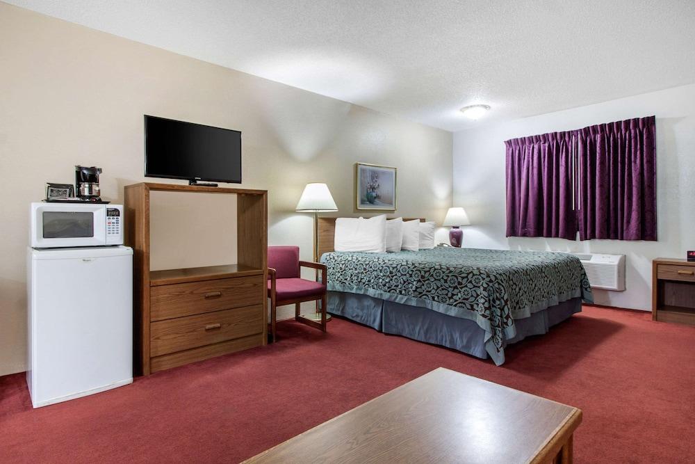 Econo Lodge Oacoma - Chamberlain West photo 73