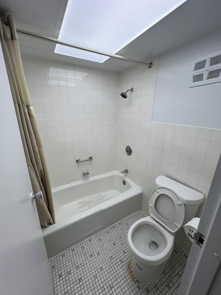 Economy Inn photo 16