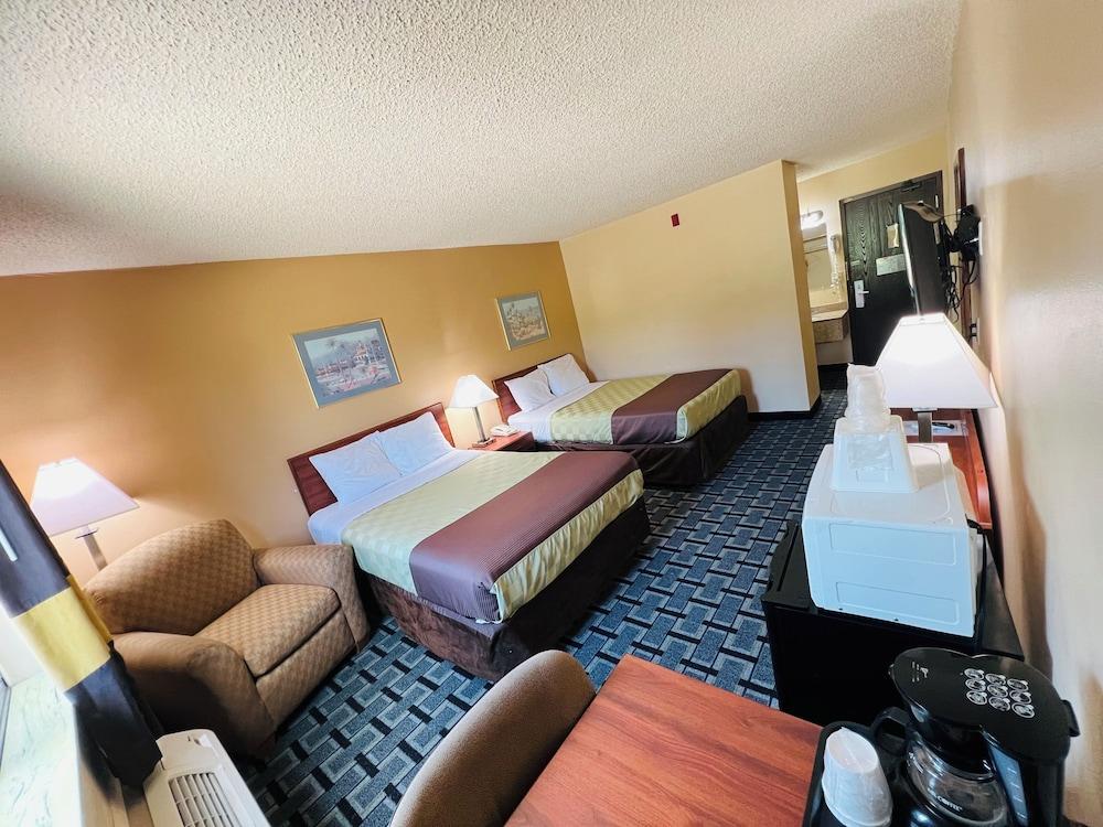 Hometown Inn & Suites photo 23