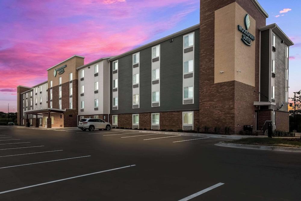 Woodspring Suites Milwaukee - Menomonee Falls photo 1