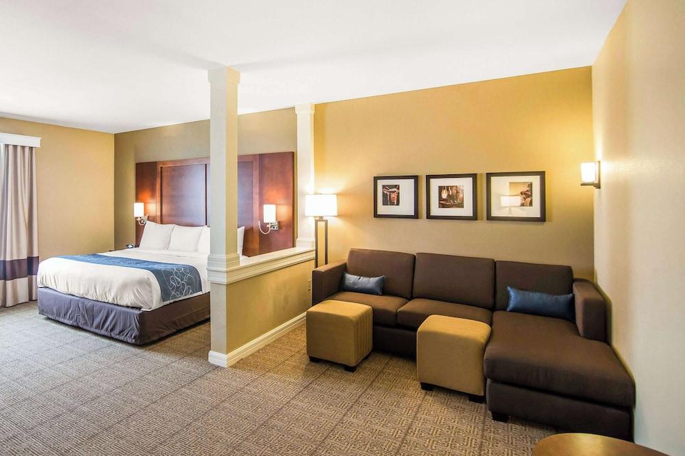 Comfort Suites Dodge City photo 19