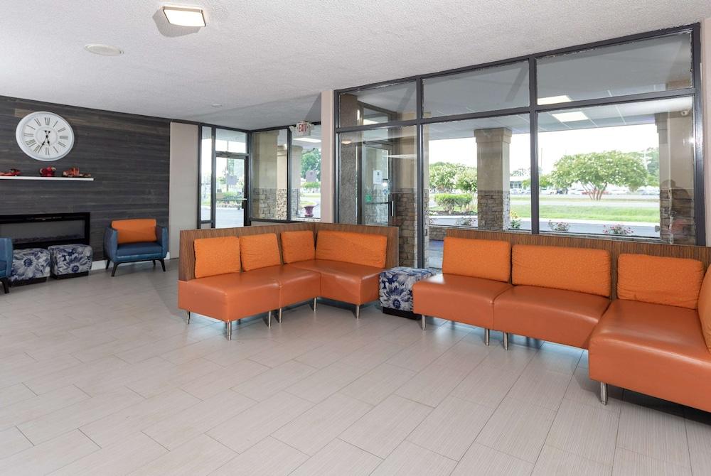 Super 8 by Wyndham Goldsboro photo 2