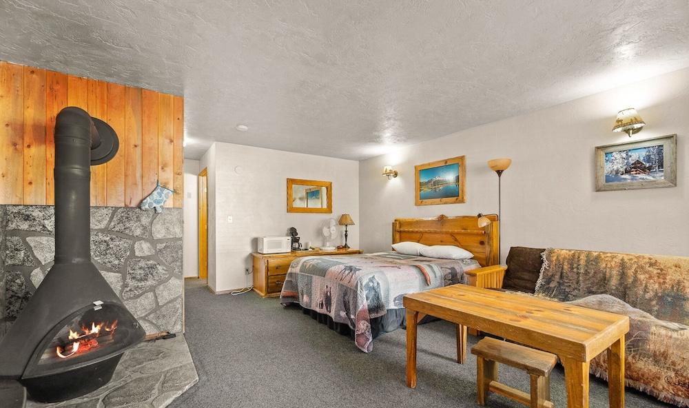 Willamette Pass Inn Chalets photo 5
