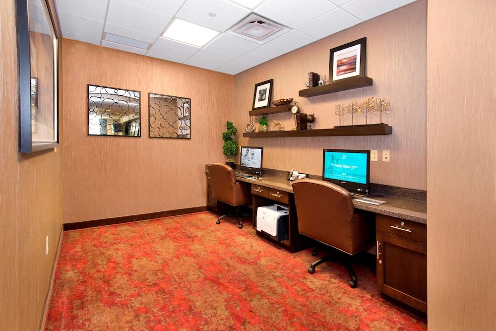 Hampton Inn Butler photo 31