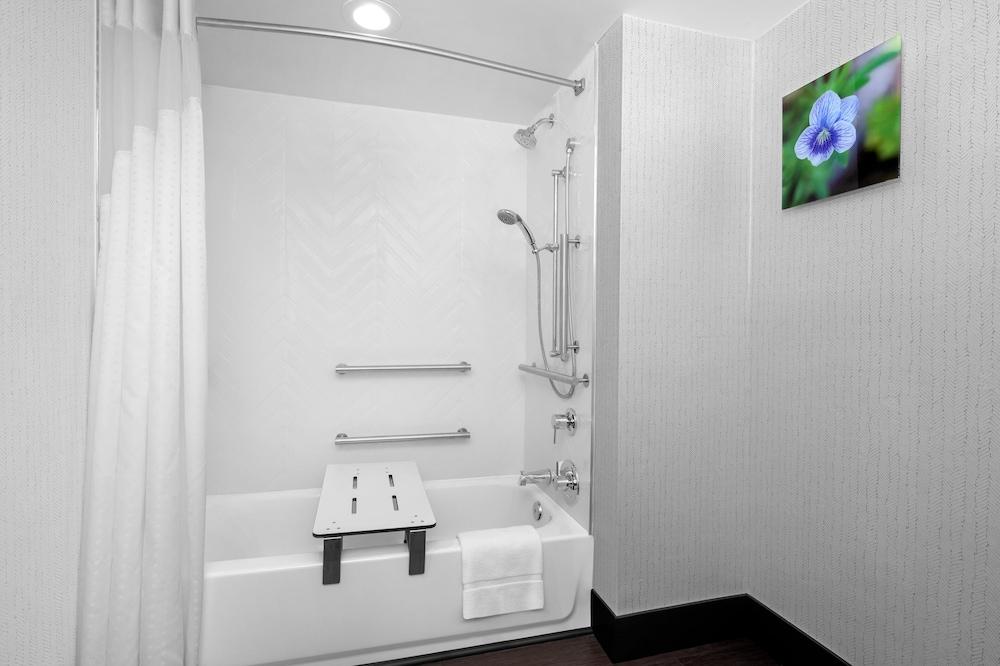 Holiday Inn Hasbrouck Heights-Meadowlands by IHG photo 34