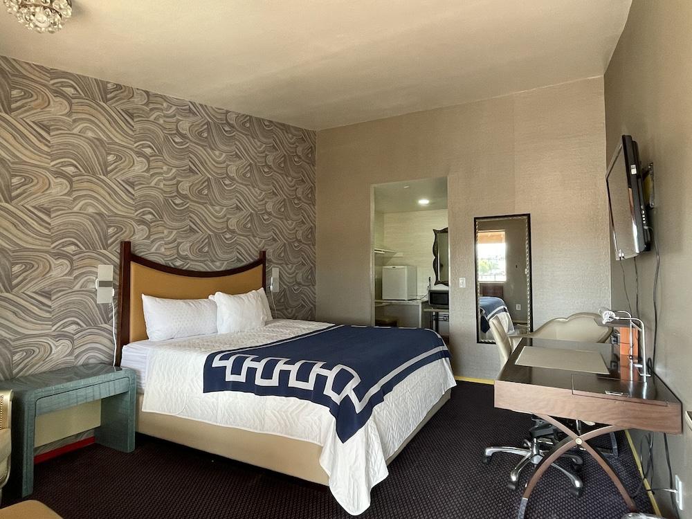 Crown Motel photo 8
