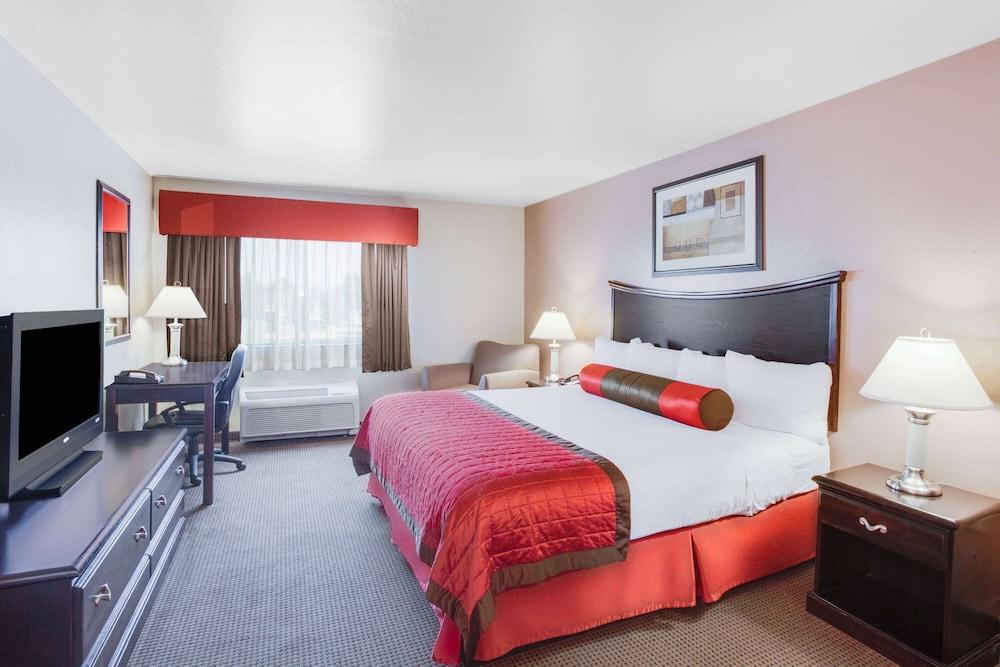 Baymont by Wyndham Wheeler photo 11