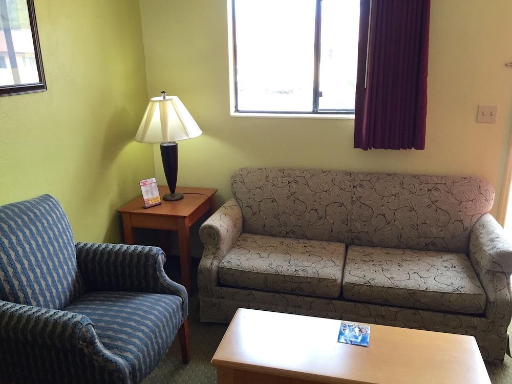 Budget Inn photo 14