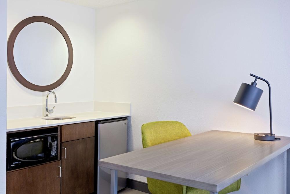 Hampton Inn & Suites Orlando Intl Dr N photo 9