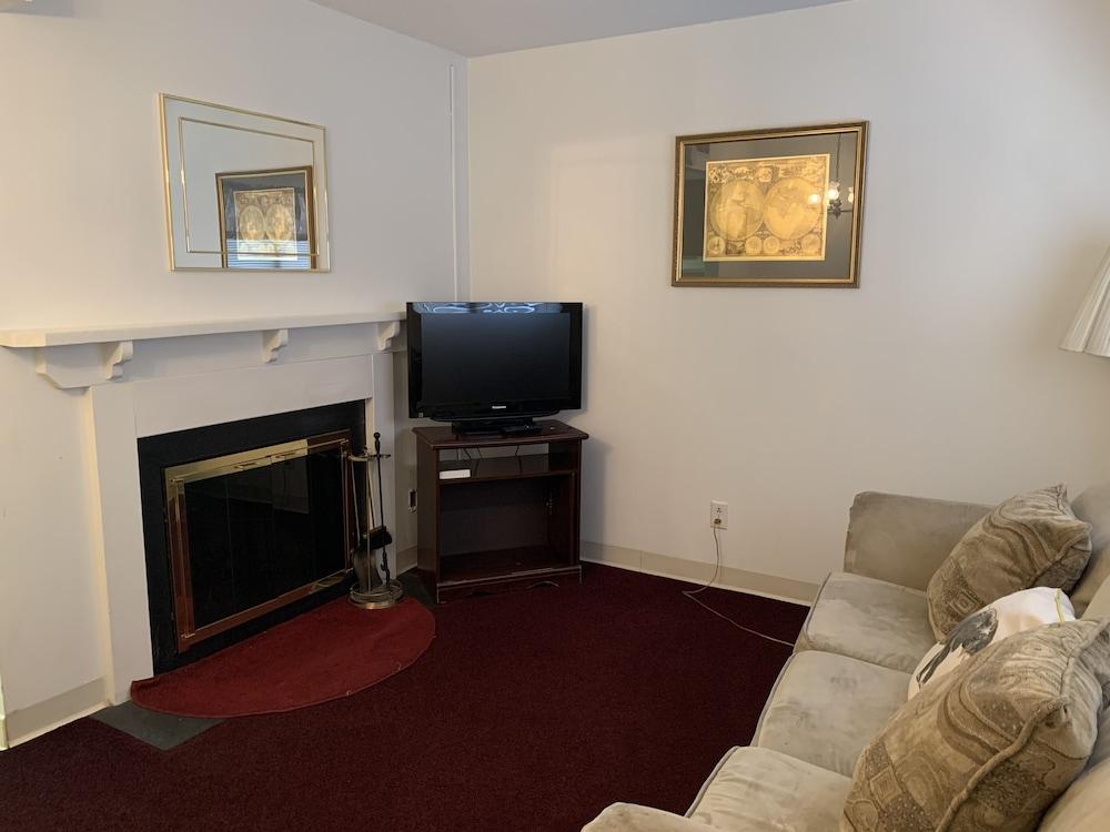 Oak Square Rentals photo 51