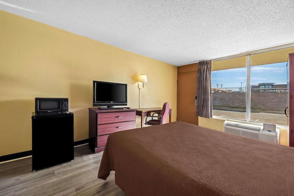 Rodeway Inn Monroe photo 29