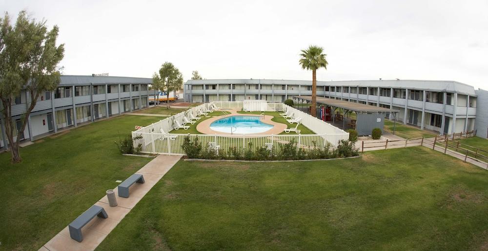 E-Z 8 Motel Phoenix Airporter photo 24