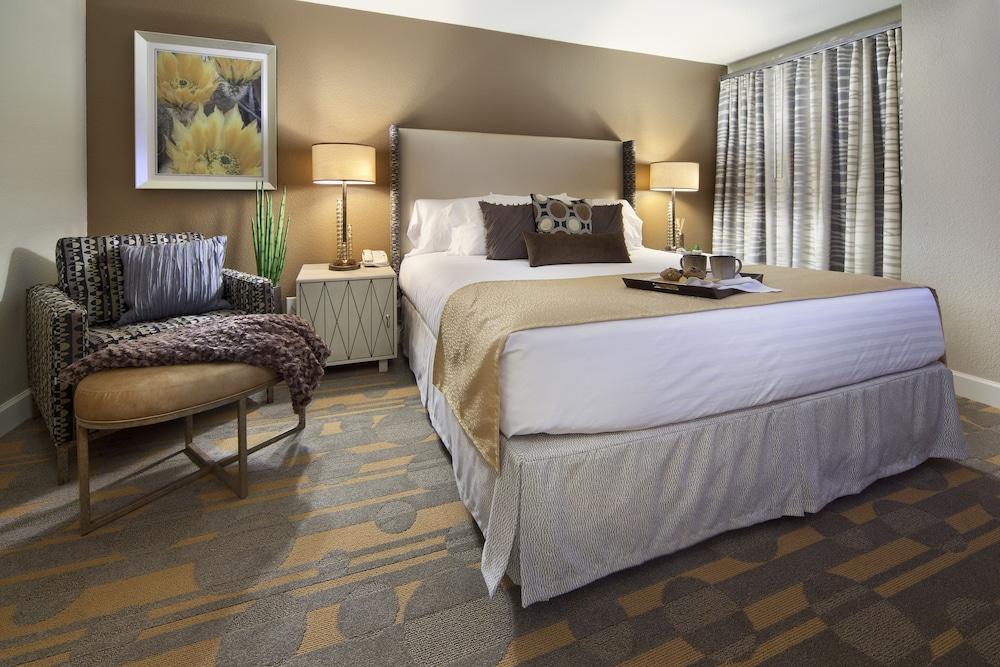 Holiday Inn Club Vacations at Desert Club Resort by IHG photo 5